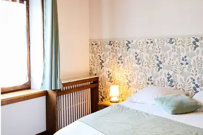 Image de Petite maison 'Le Prunier' avec jardin partagé et wifi