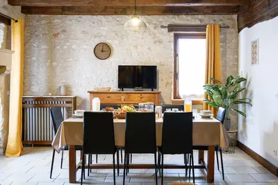 Image de Petite maison 'Le Cerisier' avec jardin partagé et wifi
