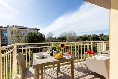 Image de Elegant Seaside Apartment with Pool and Parking