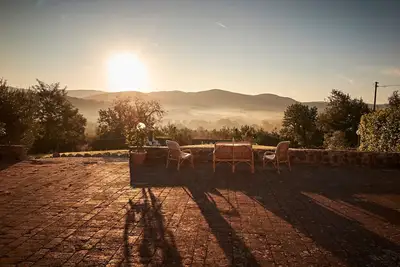 Petite maison 'Rustico Toscano' avec piscine partagée, jardin partagé et Wi-Fi
