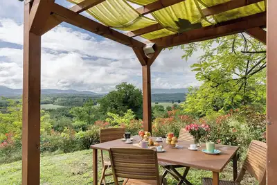 Villa 'Con Piscina E Recinto' avec piscine partagée et jardin privé