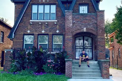 Image de Charming 2-bedroom upper duplex in fabulous Detroit minutes from downtown!