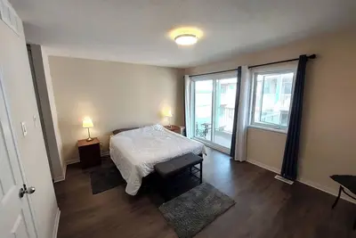 Image de Charming 2-Bedroom Townhome -WiFi- Near Ottawa Airport