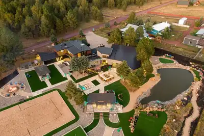 Image de Flagstaff Retreat 8br Hot Tub Sleeps 16+ Pets Game Room  Snowbowl 3 miles