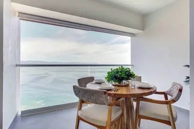 Image de Beachfront Luxury | Ocean Views | Pools & Jacuzzi