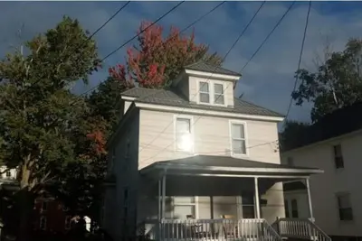 Quaint 3 bedroom house in the heart of Palmyra!