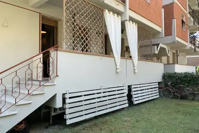 Image de One bedroom apartment with Wifi and air conditioning with private garden and only 450m from the beac