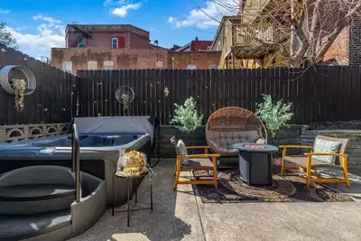 Image de ★HostWise Stays★ Private Hot Tub | Family Friendly | Private Parking | Steps to Shiloh St