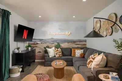 Image de 3br Outdoor Oasis Near Denver & Mountains| Hot Tub