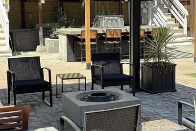 Image de Enchanting Downtown 2-Bedroom w/Gorgeous Backyard