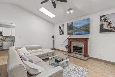 Image de Spacious 5-bedroom house with WiFi and Ac in lovely Glendale