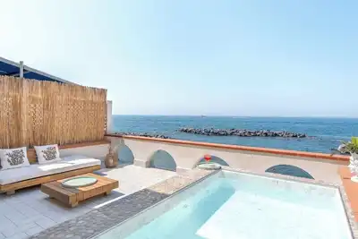 Casa Di Marcia, seafront with dipping pool