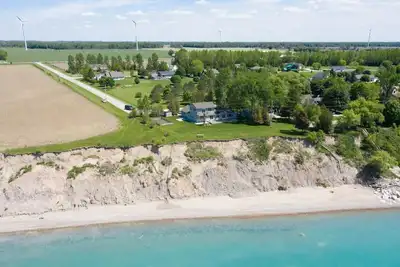 Image de Waterfront / Private Beach w/Hot Tub by Grand Bend