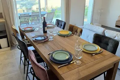 Image de Maison neuve 2024 avec jardin.