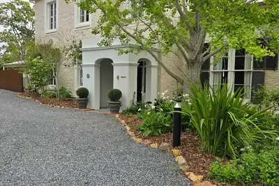 Image de Immerse yourself in the impeccable accommodation of this elegant Adelaide estate