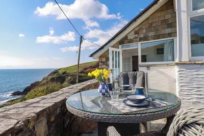 Suntrap House, pet friendly, character holiday cottage in Portloe