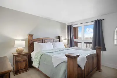 Image de 211 Walk to the Landing & Convention Center