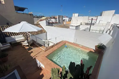 Beautiful house with pool in the historic center.