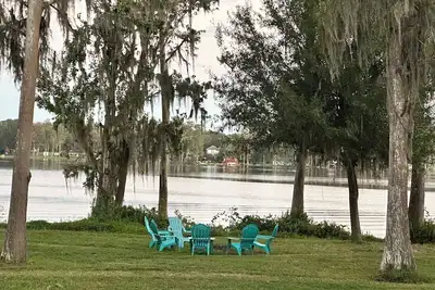 Image de Peaceful Lakefront Home!