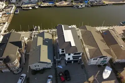 Image de 4-bedroom waterfront Lavallette beach home with fenced yard & WiFi, Ac. Book now