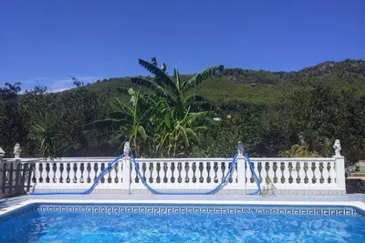 Image de Grande villa avec tennis et piscine, 25 min de la plage. Ideal pour familles.