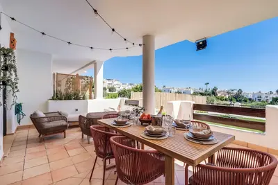 Image de Luxury apartmentwith spacious private garden & sea view