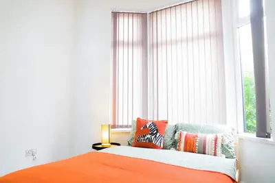 Image de Stylish 4-bedroom house near city centre - Sut20