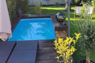 Image de Beautiful apartment, on the first floor of my own home, with garden access and pool