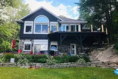 Image de Muskoka Waterfront Cottage  - Lake Muskoka Shallow Water Entry