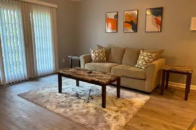 Image de Peaceful 2 bed with in unit washer/dryer