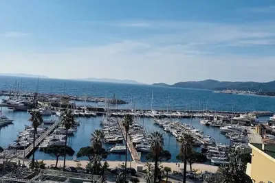 Image de Tres Bel Appartement Dernier Etage Vue DEGAGÉE Sur Toute La Baie Du Lavandou