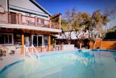 Image de Spacious 4-bedroom 3 bath home in charming Petaluma with pool and hot tub