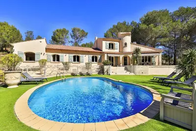 Image de Villa climatisée avec piscine classée 4 étoiles à 10 min d'Aix-en-Provence.