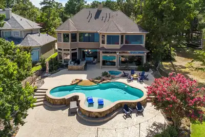 Image de Waterfront home, 6 bedrooms private pool and dock on Lake Conroe