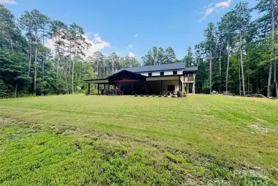 Image de Charming 2-bedroom barn with WiFi, Ac in awesome Midland