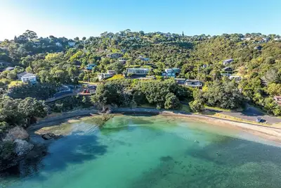 Image de Enclosure Bay Sun and Vistas | Be My Guest Waiheke