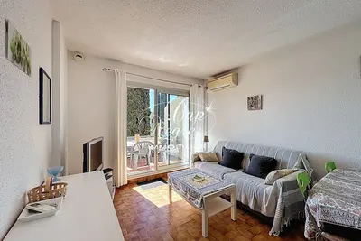 Image de Appartement T2 avec terrasse vue mer résidence avec piscine à Pramousquier