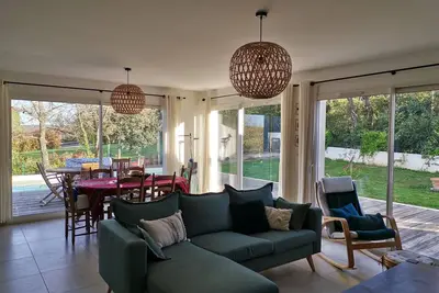 Image de Villa familiale avec piscine au calme dans un petit village près d'Uzes