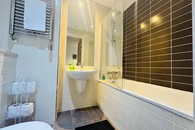 Image de Comfy and Cozy 2Bedroom Apartment - 902