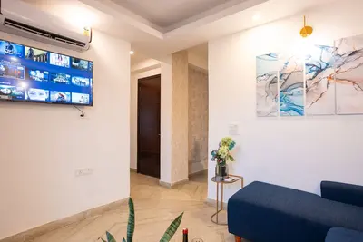 Image de In the heart of South Delhi | Fully Furnished Apartment with Park Facing Balcony
