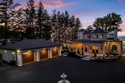 Image de Palazzo Sul Lago\n\n5 Bedroom, 7 Bathrooms, 1 Lake