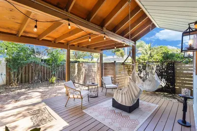 Image de Steps to Water/ Minutes to Beach, Bbq, Fire Pit!