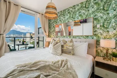 Image de Breathtaking Views of Mountains & Ocean Sleeps 4 - Fast Wifi & Secured Parking