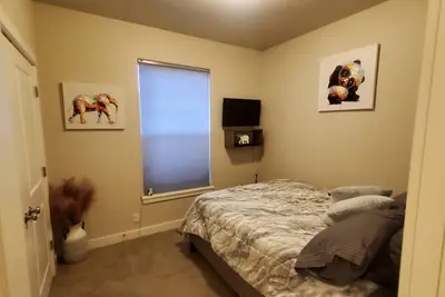 Image de Beautiful & Comfortable 3 Bedroom Home Minutes from the Airport and Downtown