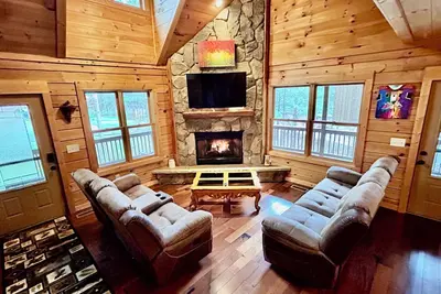 Image de White water cabin is cozy, quiet and peaceful environment that is relaxing.