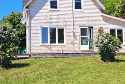 Image de Heritage farmhouse with spectacular island views