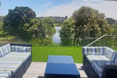 Image de Down the steps. Two Bedrooms Lake views.