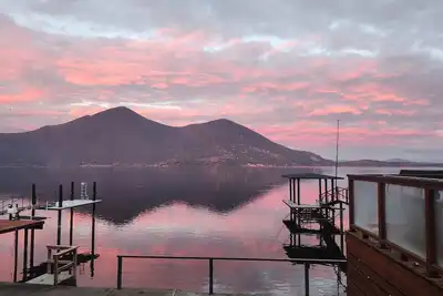 Image de Lakefront Home with Amazing Views, Private Dock, Kayaks, Gameroom