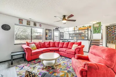 Image de Music Themed 3-bedroom house with WiFi, Ac and easy access to Ft Carson