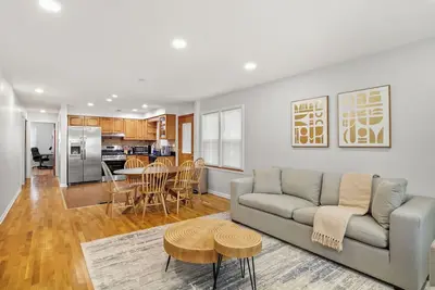 Image de The Callan Getaway! King Bed! 3 Bedroom Apartment - Evanston